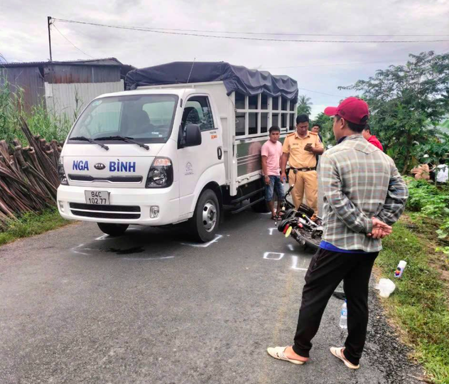 Vụ bắn người rồi tự s&aacute;t ở Vĩnh Long: T&agrave;i xế xe tải c&oacute; lỗi trong c&aacute;i chết của b&eacute; g&aacute;i- Ảnh 1.