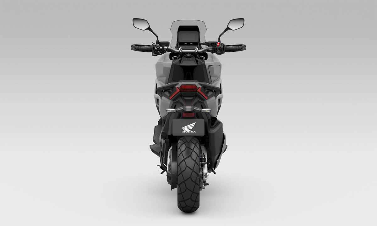 Mẫu xe tay ga khủng n&agrave;y của nh&agrave; Honda được trang bị cốp 22 l&iacute;t v&agrave; mạnh gấp 3,5 lần Honda SH 160i- Ảnh 7.