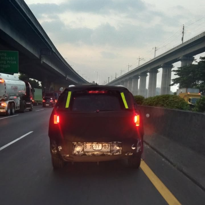 Hyundai Stargazer 2025 một lần nữa bắt gặp chạy thử, địa điểm bắt gặp cho thấy ngày ra mắt Việt Nam không còn xa- Ảnh 3.