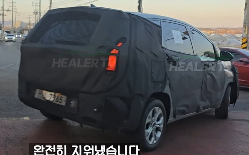 Hyundai Stargazer 2025 một lần nữa bắt gặp chạy thử, địa điểm bắt gặp cho thấy ngày ra mắt Việt Nam không còn xa- Ảnh 9.