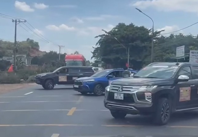 Đại diện đoàn xe doanh nhân lên tiếng sau vụ chặn quốc lộ 20 để ‘mở đường’- Ảnh 1. Đại diện đoàn xe doanh nhân lên tiếng sau vụ chặn quốc lộ 20 để ‘mở đường’- Ảnh 1.