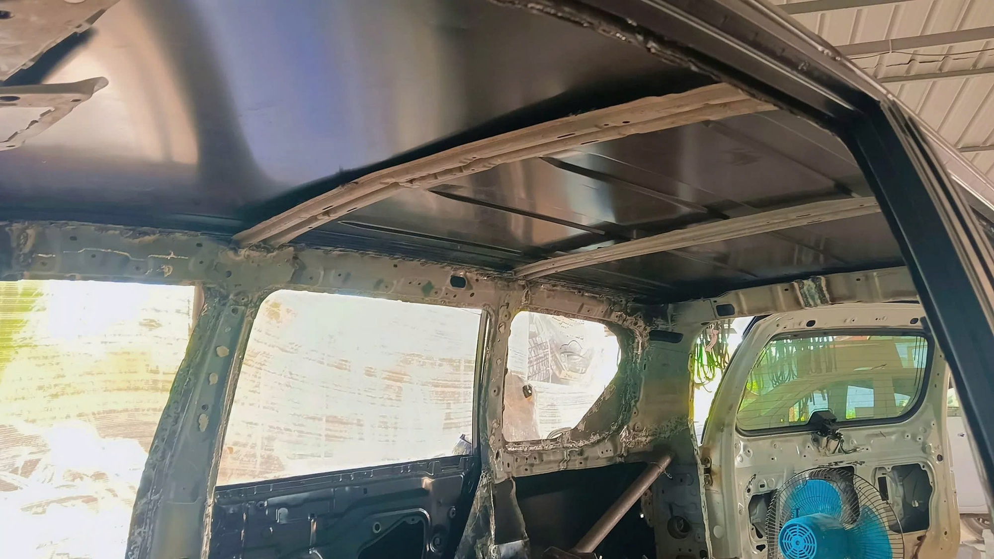 Đây là cách 'hồi sinh' Toyota Land Cruiser Prado 27 năm tuổi mà không ai nhận ra- Ảnh 10. Đây là cách 'hồi sinh' Toyota Land Cruiser Prado 27 năm tuổi mà không ai nhận ra- Ảnh 10.