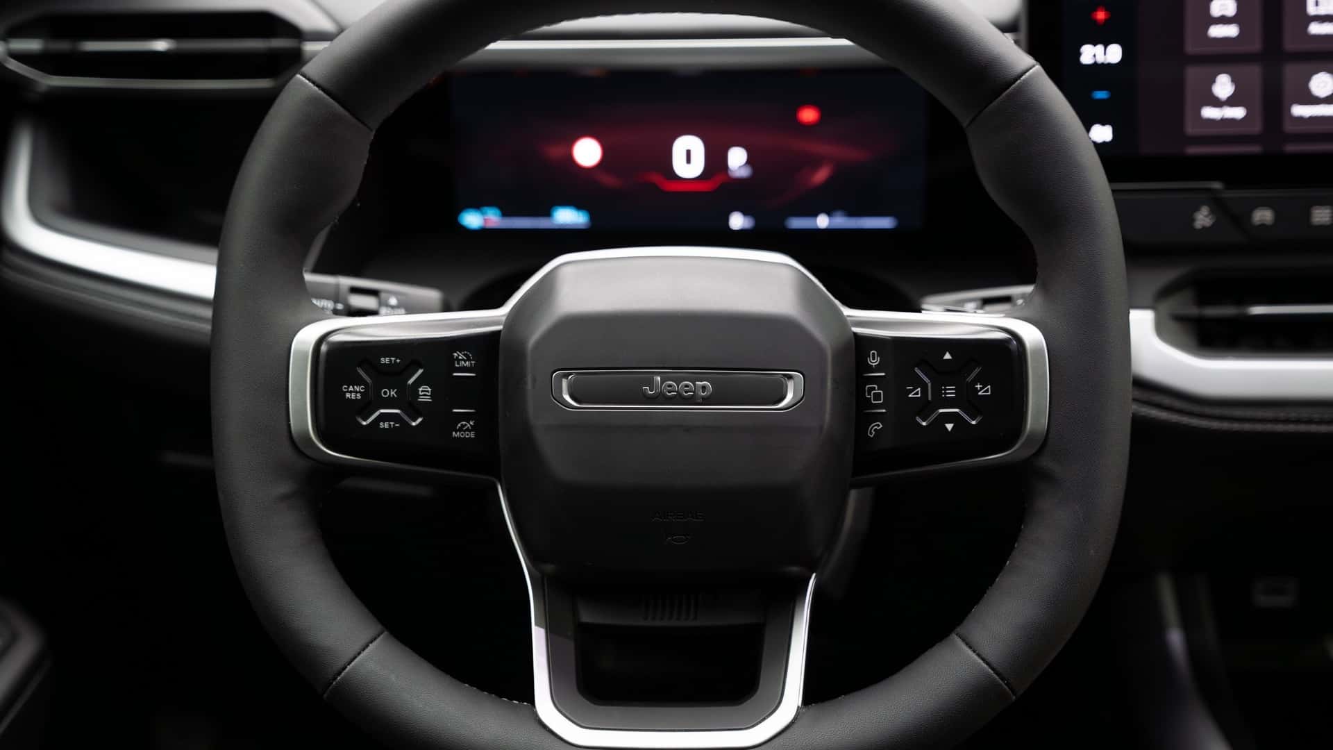 Jeep Compass 2026 - SUV chung gầm Peugeot 3008, mạnh 375hp, có thể chạy Hà Nội - Huế chỉ cần một lần sạc- Ảnh 9.