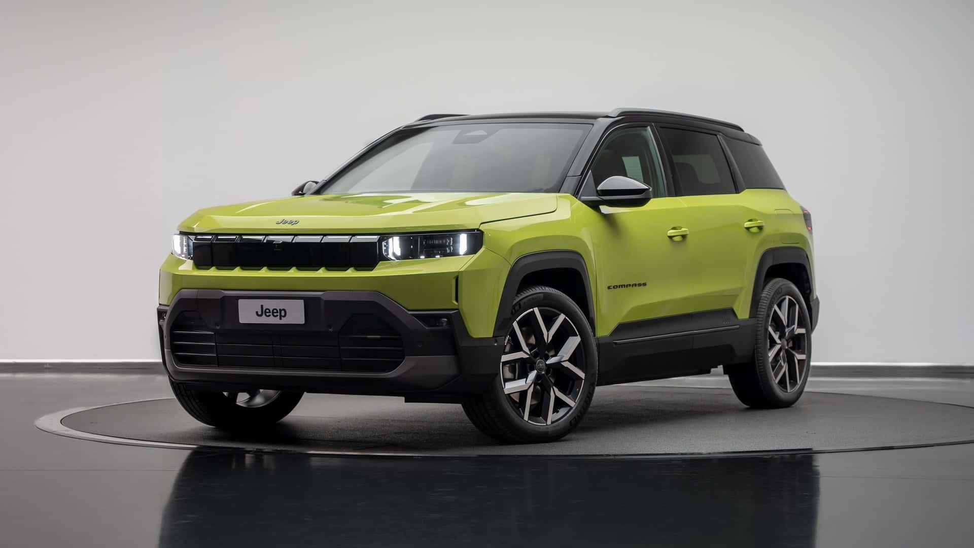 Jeep Compass 2026 - SUV chung gầm Peugeot 3008, mạnh 375hp, có thể chạy Hà Nội - Huế chỉ cần một lần sạc- Ảnh 2. Jeep Compass 2026 - SUV chung gầm Peugeot 3008, mạnh 375hp, có thể chạy Hà Nội - Huế chỉ cần một lần sạc- Ảnh 2.