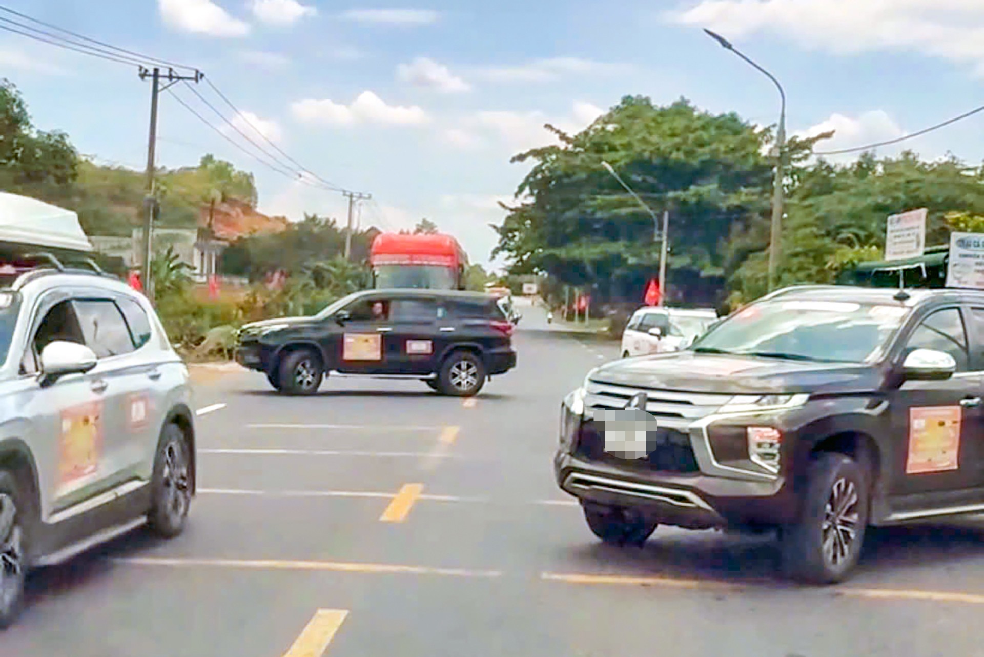 Vụ chặn quốc lộ cho đo&agrave;n xe doanh nh&acirc;n qua đường: Ph&aacute;t hiện th&ecirc;m vi phạm- Ảnh 1.