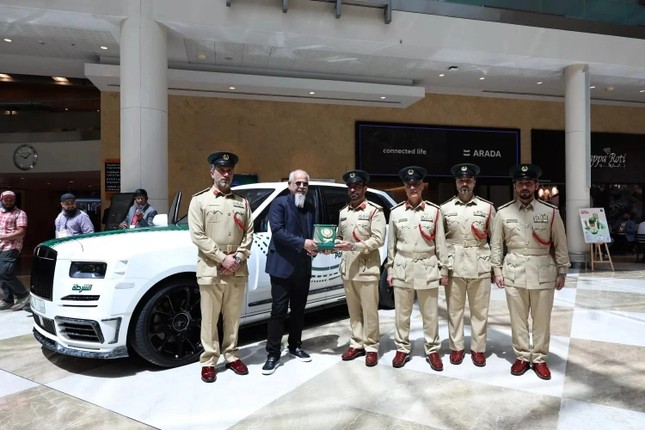 Dubai sử dụng Rolls-Royce Cullinan làm xe cảnh sát- Ảnh 1. Dubai sử dụng Rolls-Royce Cullinan làm xe cảnh sát- Ảnh 1.