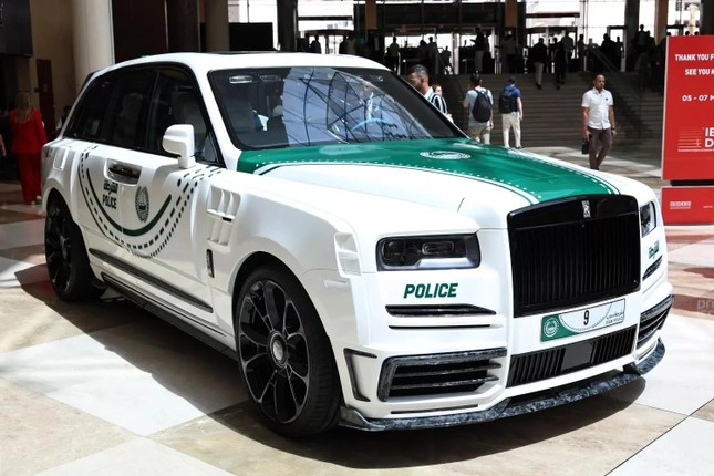 Dubai sử dụng Rolls-Royce Cullinan làm xe cảnh sát- Ảnh 2. Dubai sử dụng Rolls-Royce Cullinan làm xe cảnh sát- Ảnh 2.