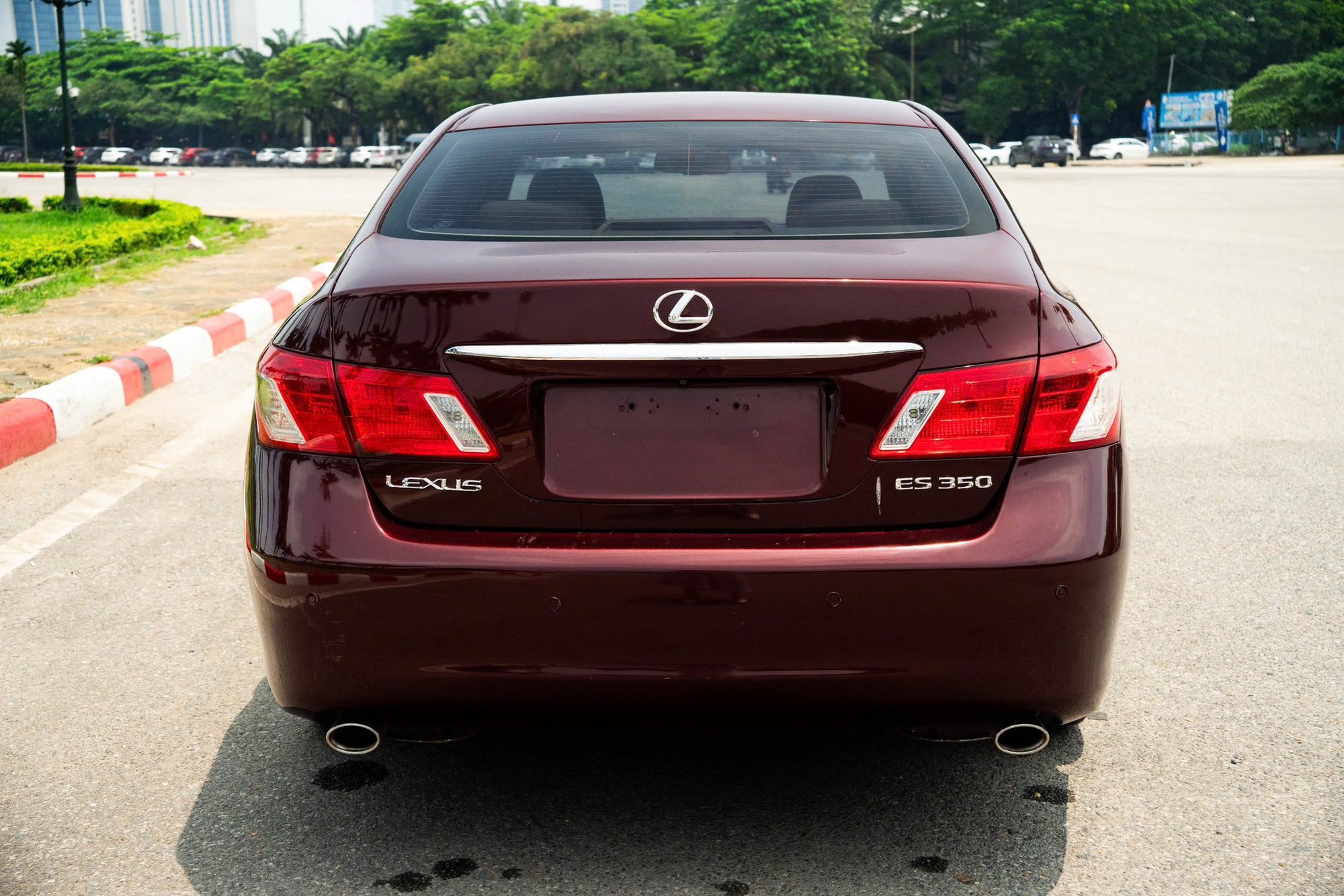 Lexus ES gần 20 năm tuổi vẫn có giá hơn 400 triệu: Chạy 140.000km, nội thất còn đẹp, ngoại thất nhuốm màu thời gian- Ảnh 7. Lexus ES gần 20 năm tuổi vẫn có giá hơn 400 triệu: Chạy 140.000km, nội thất còn đẹp, ngoại thất nhuốm màu thời gian- Ảnh 7.