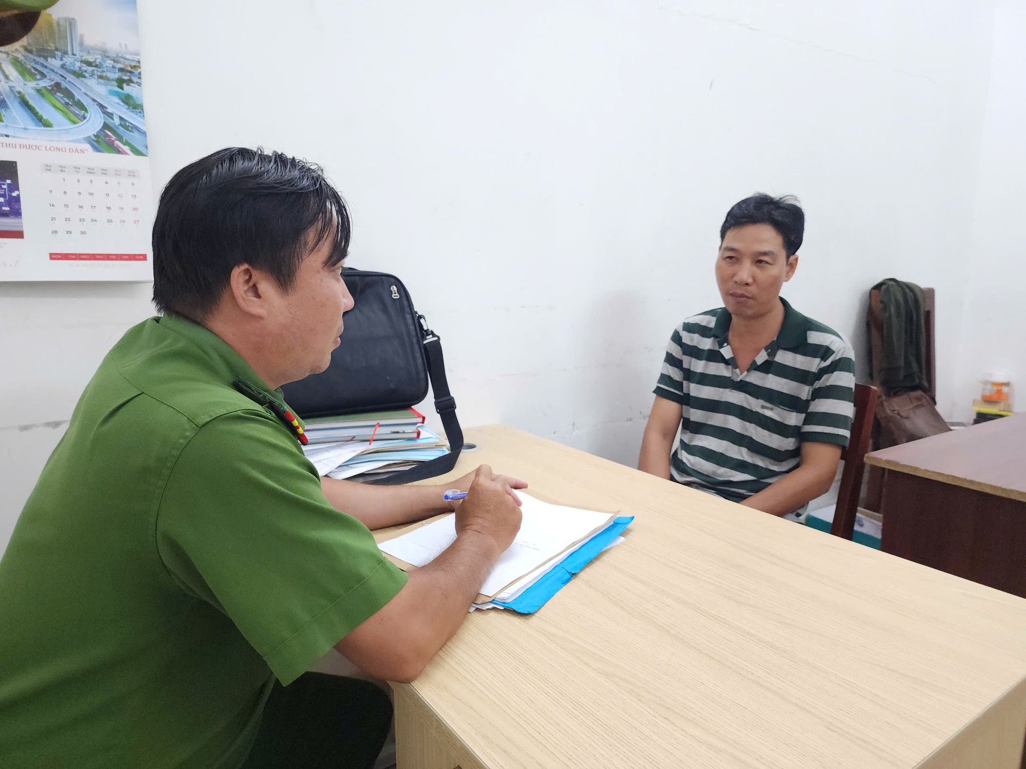 Cần Thơ: Danh tính người đàn ông bẻ gãy cần gạt nước ô tô- Ảnh 1. Cần Thơ: Danh tính người đàn ông bẻ gãy cần gạt nước ô tô- Ảnh 1.