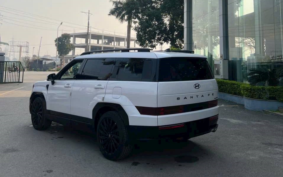 Hyundai Santa Fe đổi đuôi như thế này dễ được người Việt thích hơn: Đèn 'mượn' Sonata, đuôi như Palisade- Ảnh 4. Hyundai Santa Fe đổi đuôi như thế này dễ được người Việt thích hơn: Đèn 'mượn' Sonata, đuôi như Palisade- Ảnh 4.