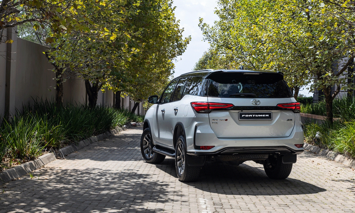 Toyota Fortuner 2025 ra mắt tháng sau: Lần đầu có bản hybrid, bổ sung ADAS, thiết kế thay đổi nhẹ- Ảnh 4. Toyota Fortuner 2025 ra mắt tháng sau: Lần đầu có bản hybrid, bổ sung ADAS, thiết kế thay đổi nhẹ- Ảnh 4.