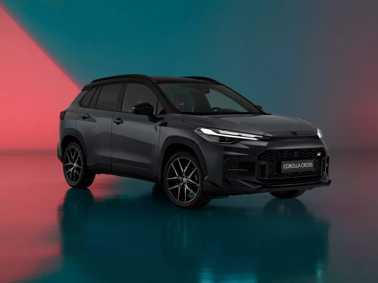 Toyota Corolla Cross 2026 ra mắt: Đèn LED mới, mâm mới, màn hình lớn, máy hybrid mạnh hơn, có bản thể thao, về Việt Nam dễ hot- Ảnh 10. Toyota Corolla Cross 2026 ra mắt: Đèn LED mới, mâm mới, màn hình lớn, máy hybrid mạnh hơn, có bản thể thao, về Việt Nam dễ hot- Ảnh 10.
