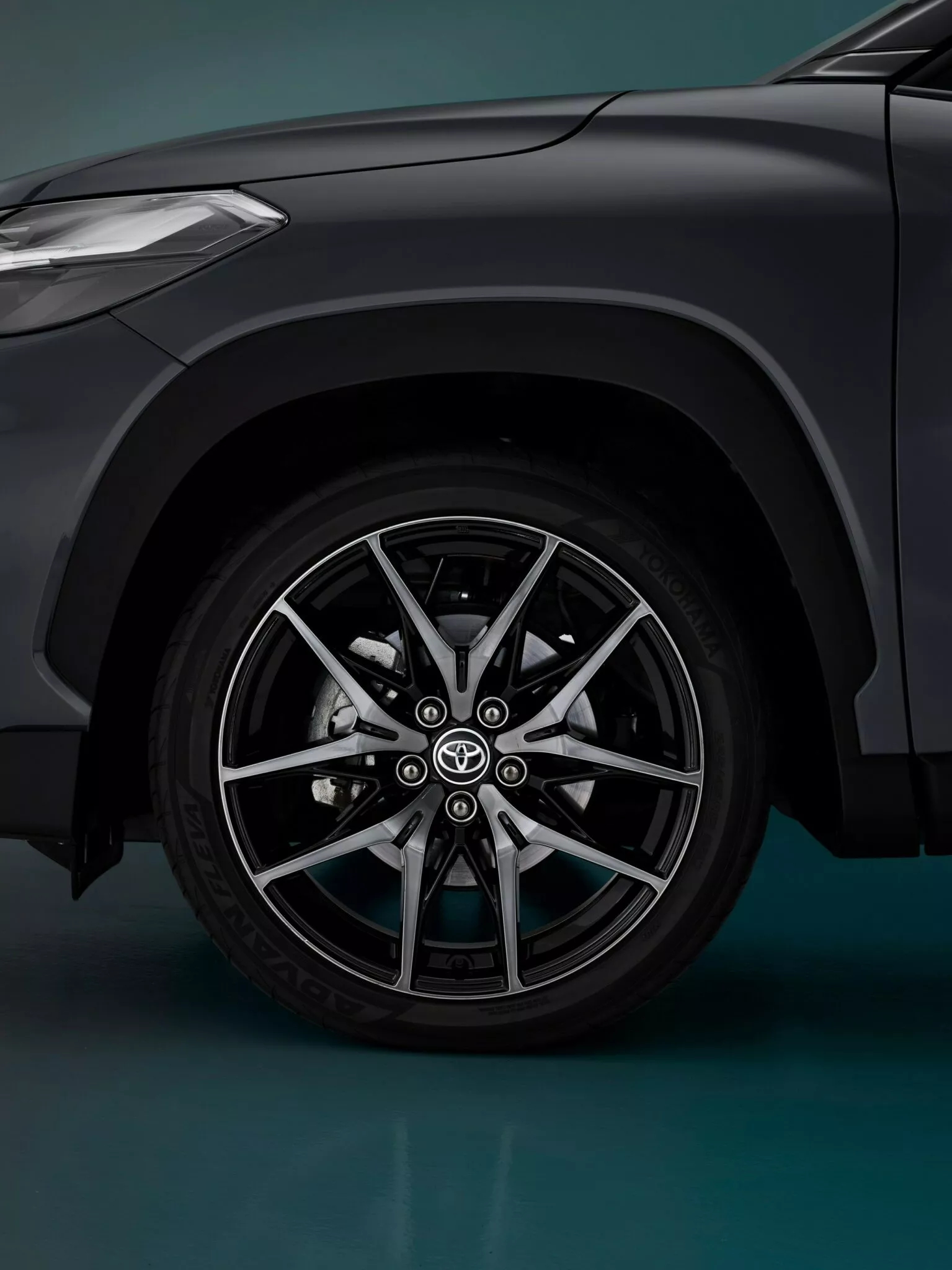 Toyota Corolla Cross 2026 ra mắt: Đèn LED mới, mâm mới, màn hình lớn, máy hybrid mạnh hơn, có bản thể thao, về Việt Nam dễ hot- Ảnh 14. Toyota Corolla Cross 2026 ra mắt: Đèn LED mới, mâm mới, màn hình lớn, máy hybrid mạnh hơn, có bản thể thao, về Việt Nam dễ hot- Ảnh 14.