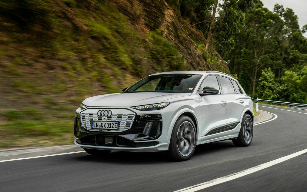 Audi Q6 e-tron giá dự kiến 3,099 tỷ tại Việt Nam: Nhiều màn hình lớn, chạy 625km/sạc, đấu iX3 bằng giá rẻ hơn gần 500 triệu đồng- Ảnh 11. Audi Q6 e-tron giá dự kiến 3,099 tỷ tại Việt Nam: Nhiều màn hình lớn, chạy 625km/sạc, đấu iX3 bằng giá rẻ hơn gần 500 triệu đồng- Ảnh 11.