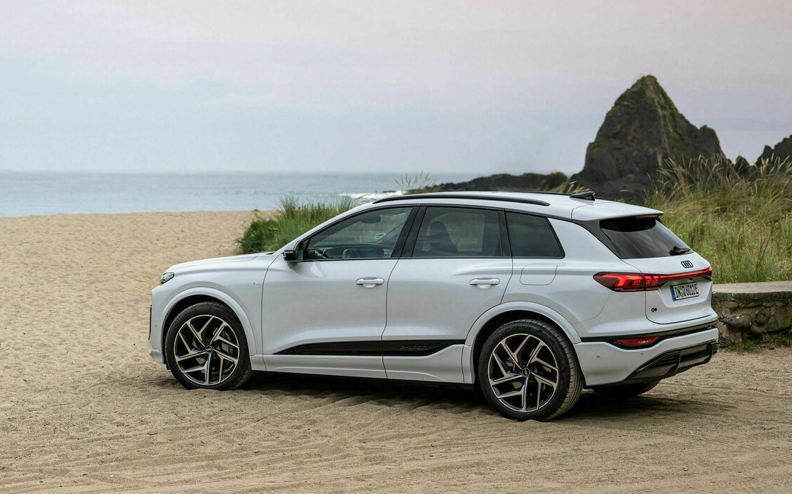 Audi Q6 e-tron giá dự kiến 3,099 tỷ tại Việt Nam: Nhiều màn hình lớn, chạy 625km/sạc, đấu iX3 bằng giá rẻ hơn gần 500 triệu đồng- Ảnh 12. Audi Q6 e-tron giá dự kiến 3,099 tỷ tại Việt Nam: Nhiều màn hình lớn, chạy 625km/sạc, đấu iX3 bằng giá rẻ hơn gần 500 triệu đồng- Ảnh 12.