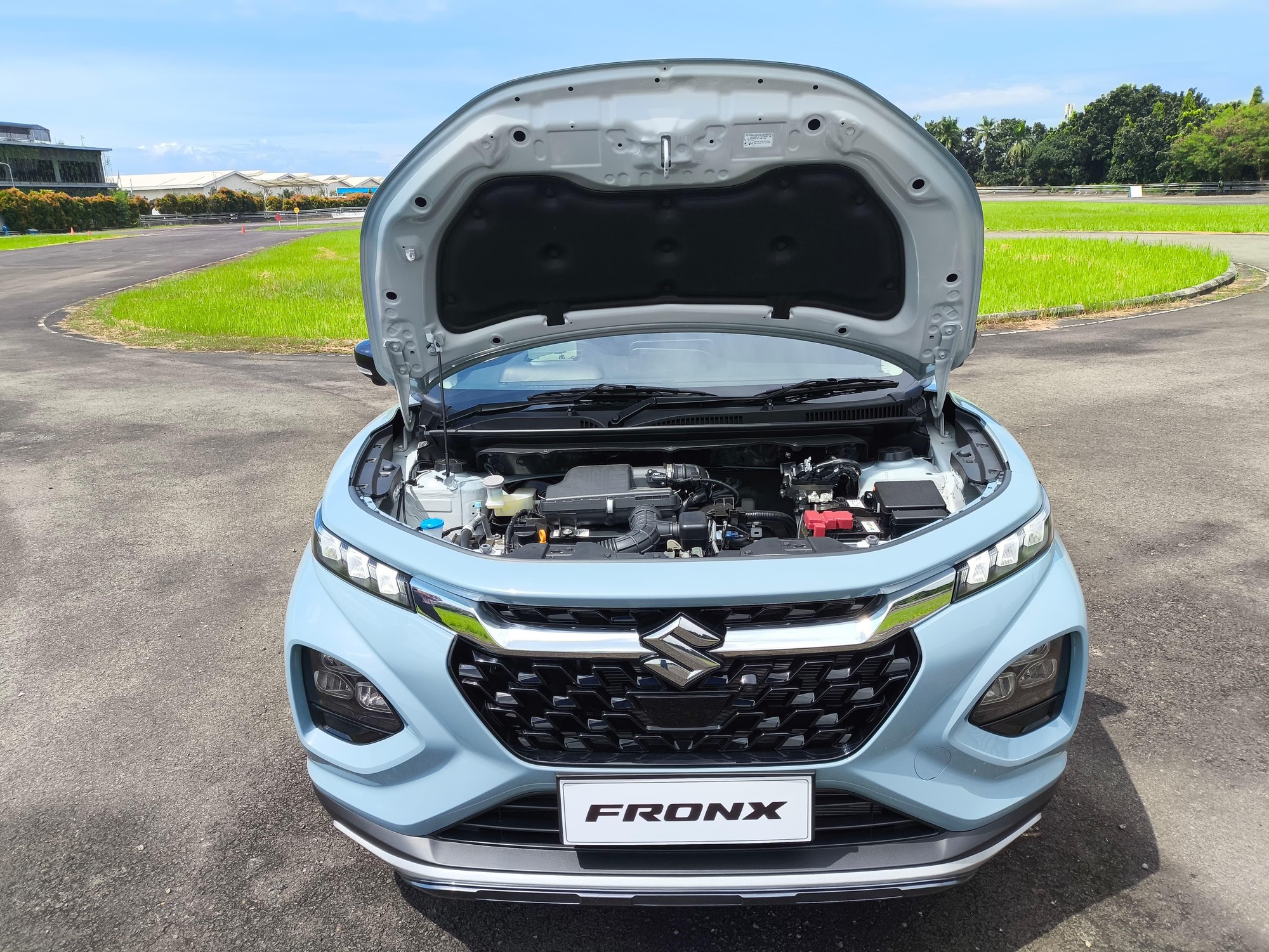 Suzuki Fronx bán tại Việt Nam mà trang bị thế này thì làm khó Raize, Sonet: Có HUD, camera 360, hybrid, nhiều tính năng ADAS độc nhất phân khúc- Ảnh 8. Suzuki Fronx bán tại Việt Nam mà trang bị thế này thì làm khó Raize, Sonet: Có HUD, camera 360, hybrid, nhiều tính năng ADAS độc nhất phân khúc- Ảnh 8.