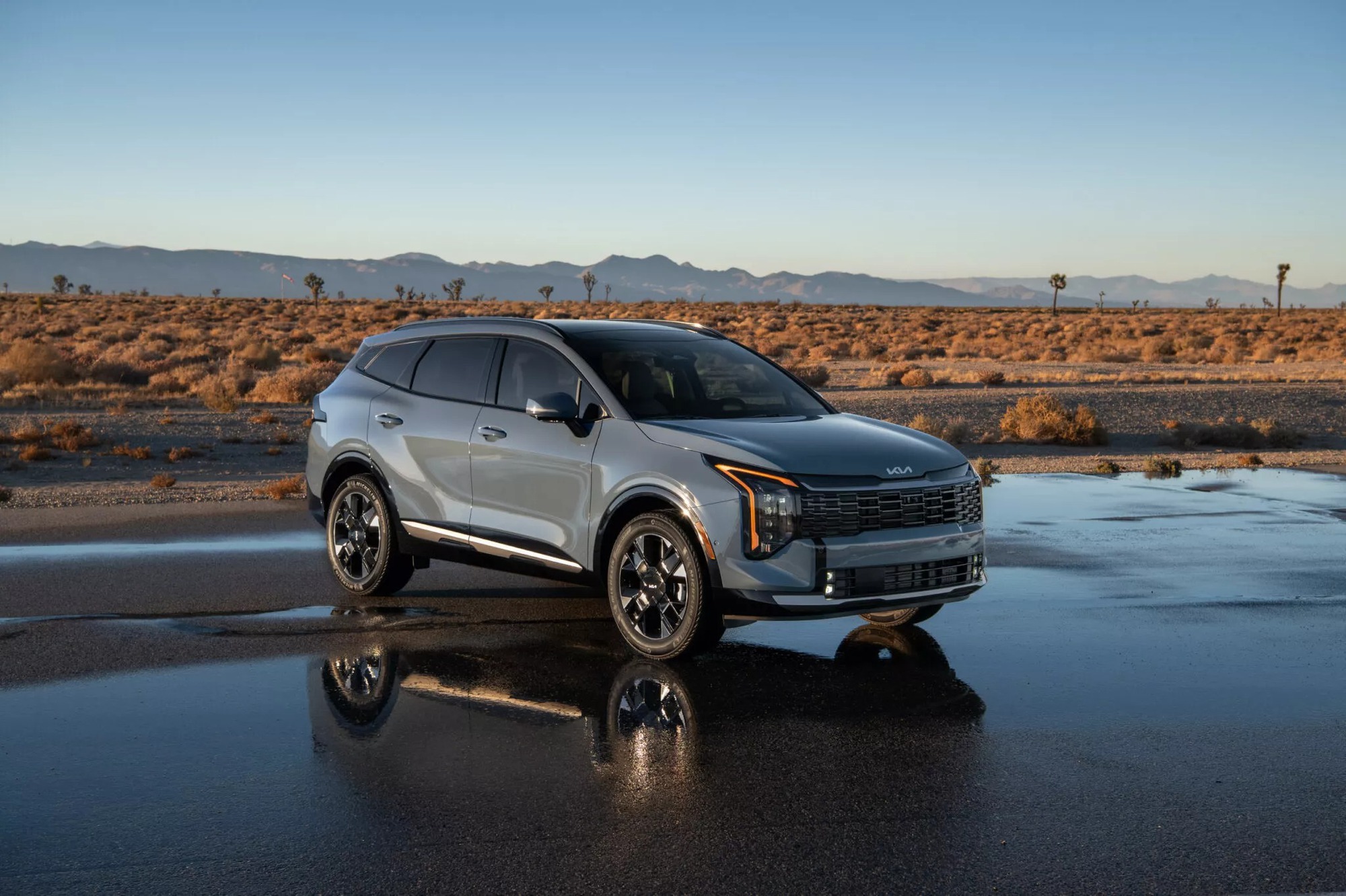 Kia Sportage 2025 chốt giá: Quy đổi từ 745 triệu đồng, thay đổi thiết kế, thêm tính năng ADAS, nâng hộp số lên 8 cấp- Ảnh 3. Kia Sportage 2025 chốt giá: Quy đổi từ 745 triệu đồng, thay đổi thiết kế, thêm tính năng ADAS, nâng hộp số lên 8 cấp- Ảnh 3.