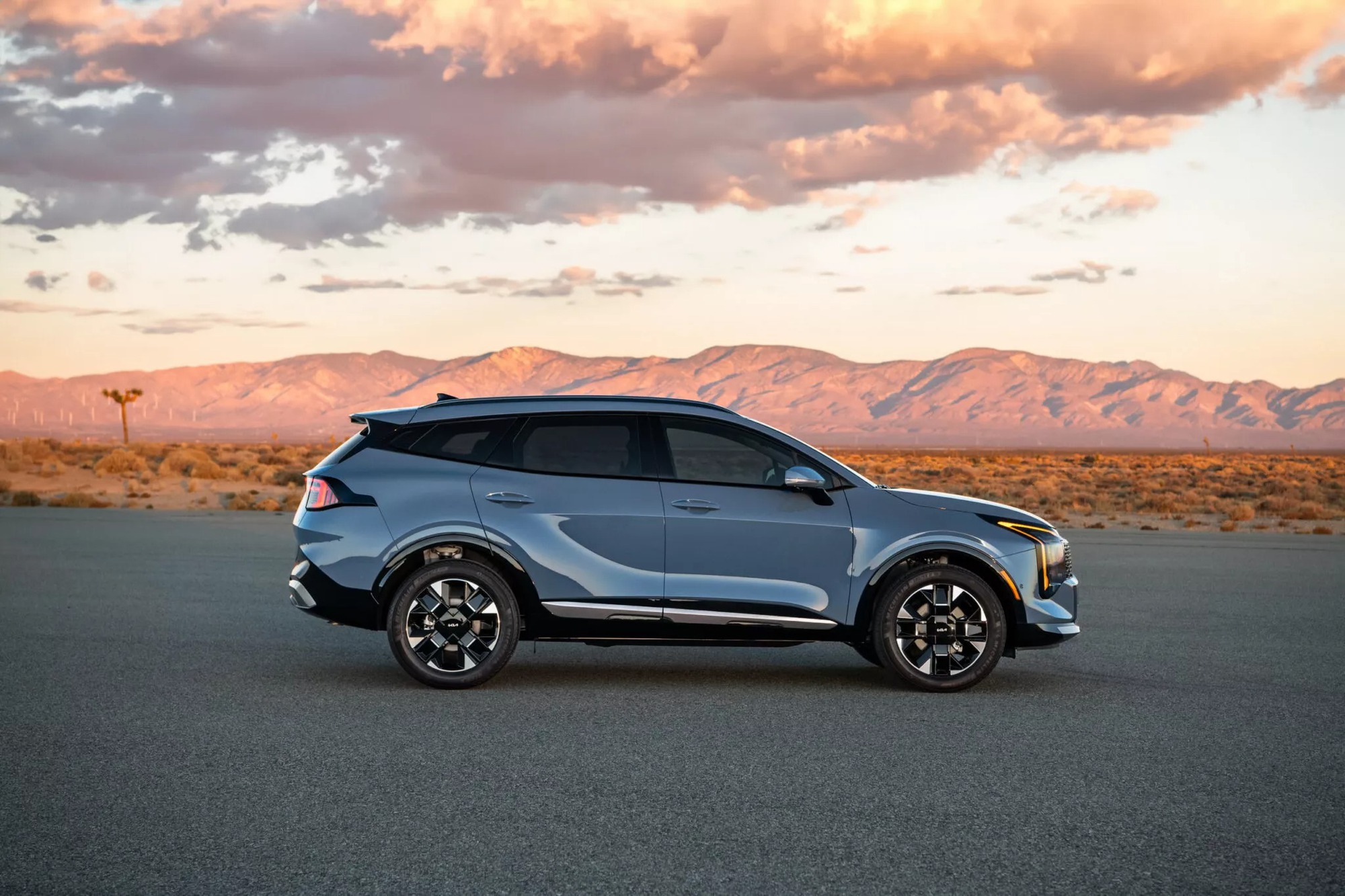 Kia Sportage 2025 chốt giá: Quy đổi từ 745 triệu đồng, thay đổi thiết kế, thêm tính năng ADAS, nâng hộp số lên 8 cấp- Ảnh 7. Kia Sportage 2025 chốt giá: Quy đổi từ 745 triệu đồng, thay đổi thiết kế, thêm tính năng ADAS, nâng hộp số lên 8 cấp- Ảnh 7.