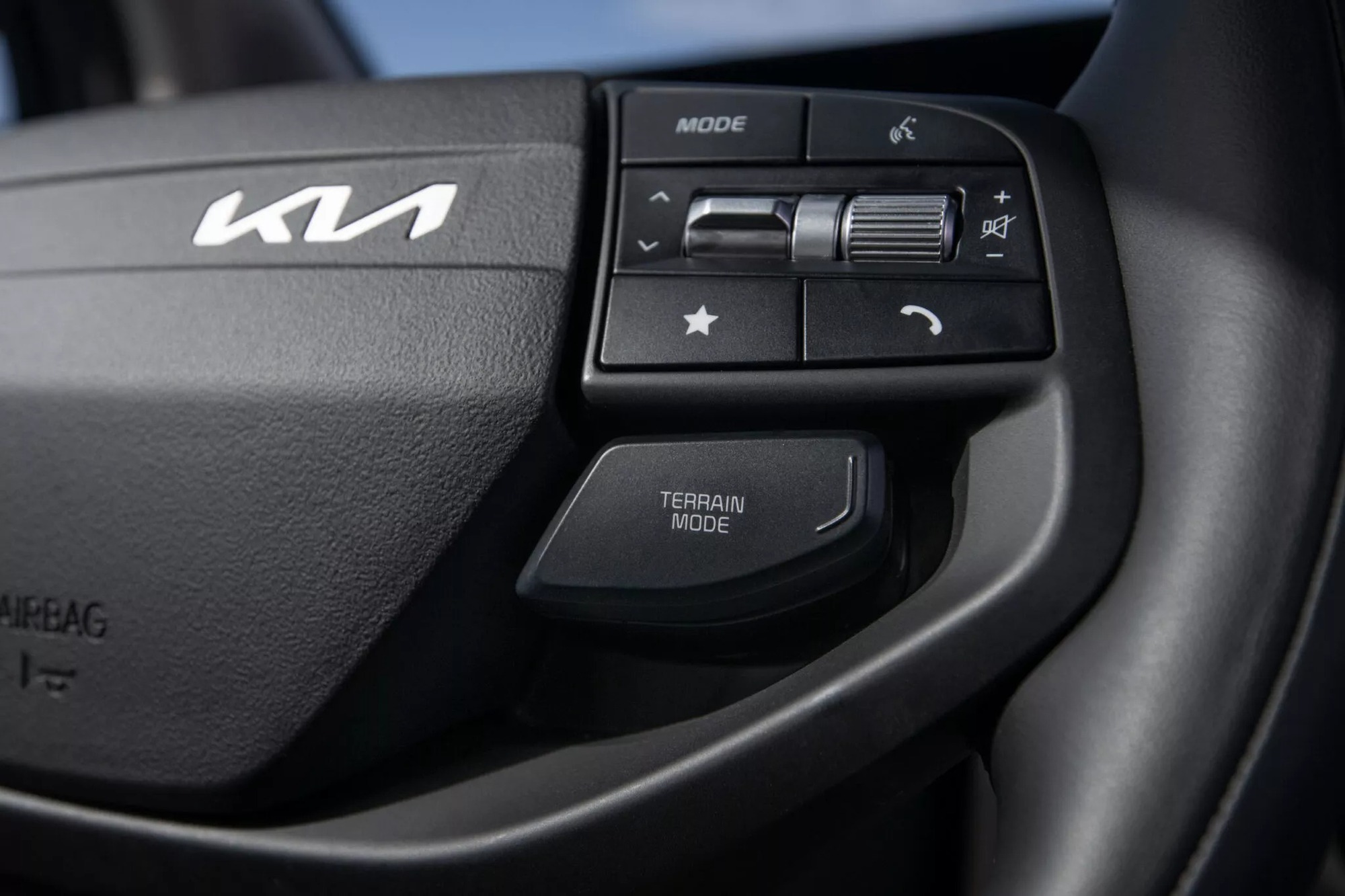 Kia Sportage 2025 chốt giá: Quy đổi từ 745 triệu đồng, thay đổi thiết kế, thêm tính năng ADAS, nâng hộp số lên 8 cấp- Ảnh 14. Kia Sportage 2025 chốt giá: Quy đổi từ 745 triệu đồng, thay đổi thiết kế, thêm tính năng ADAS, nâng hộp số lên 8 cấp- Ảnh 14.