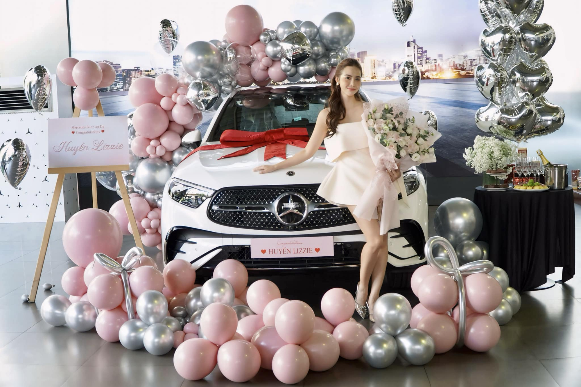 Ngày này năm xưa: Tròn 2 năm Mercedes-Benz GLC thế hệ thứ hai ra mắt Việt Nam, giá tăng đáng kể nhưng vẫn duy trì sức hút- Ảnh 8. Ngày này năm xưa: Tròn 2 năm Mercedes-Benz GLC thế hệ thứ hai ra mắt Việt Nam, giá tăng đáng kể nhưng vẫn duy trì sức hút- Ảnh 8.