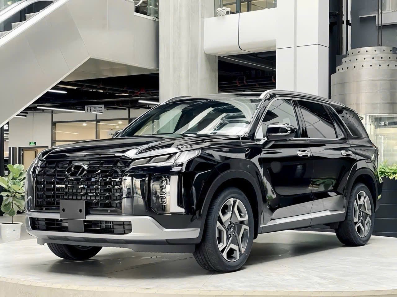 Hyundai giảm giá hàng loạt xe tháng 5: Palisade nay góp mặt giảm tới cả trăm triệu đồng, Accent giảm giá xuống tiệm cận Kia Morning- Ảnh 2. Hyundai giảm giá hàng loạt xe tháng 5: Palisade nay góp mặt giảm tới cả trăm triệu đồng, Accent giảm giá xuống tiệm cận Kia Morning- Ảnh 2.