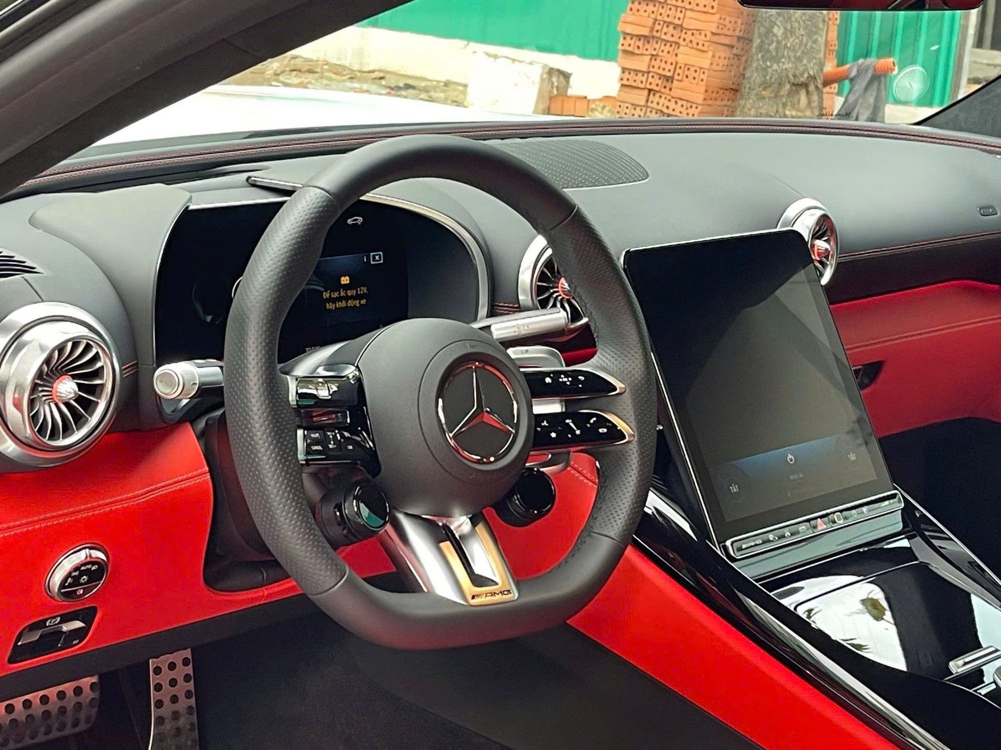 Mercedes-AMG SL 43 chạy 2.000km rao bán gần 6 tỷ đồng, cứ 1km chủ xe mất hơn 500.000 đồng- Ảnh 3.