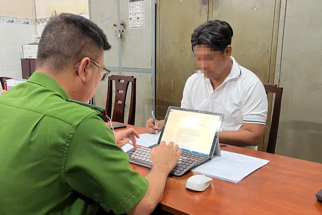 Danh tính người đàn ông chặn đầu, đập phá ô tô công nghệ ở TPHCM- Ảnh 1.