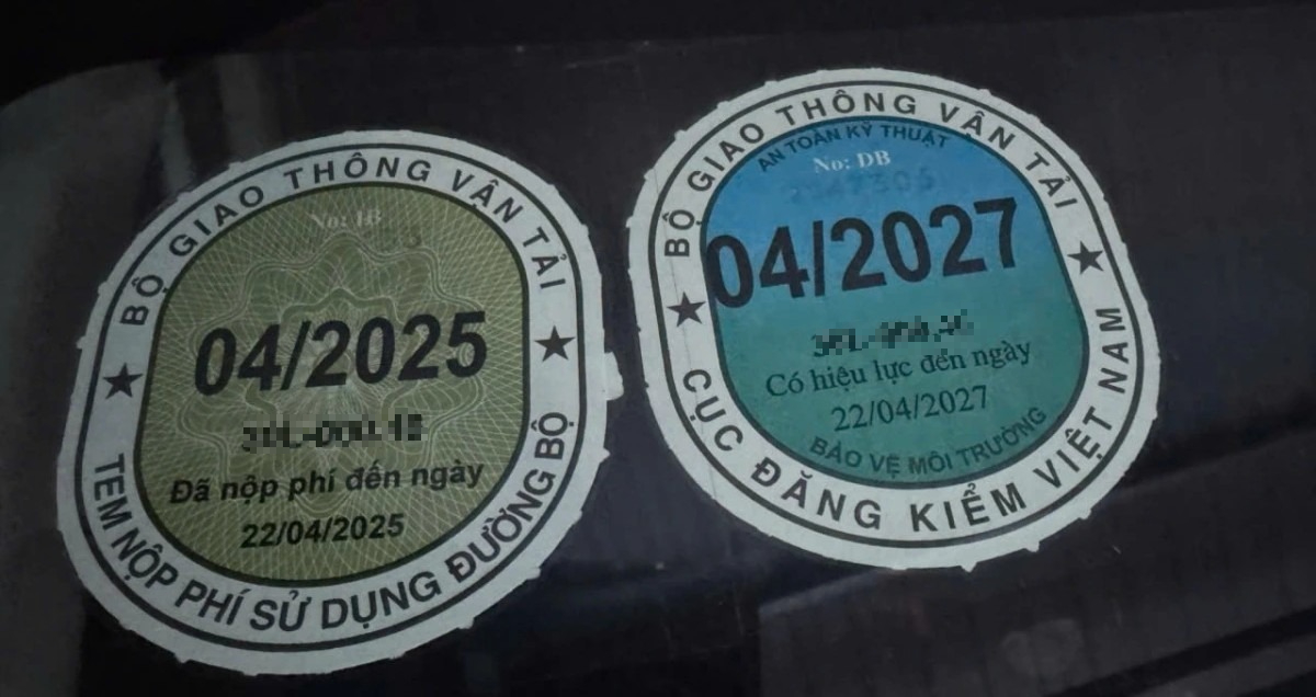 Bộ Xây dựng đề xuất bỏ tem thu phí sử dụng đường bộ dán trên ô tô- Ảnh 1.