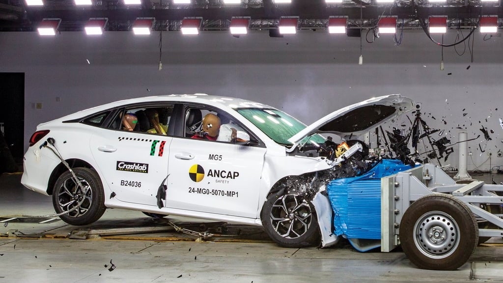 MG5 thoát mốc kém an toàn qua bài 'test' chuyên môn nhưng vẫn thua xa Mazda3, thêm ADAS mà vẫn chưa đủ- Ảnh 2. MG5 thoát mốc kém an toàn qua bài 'test' chuyên môn nhưng vẫn thua xa Mazda3, thêm ADAS mà vẫn chưa đủ- Ảnh 2.