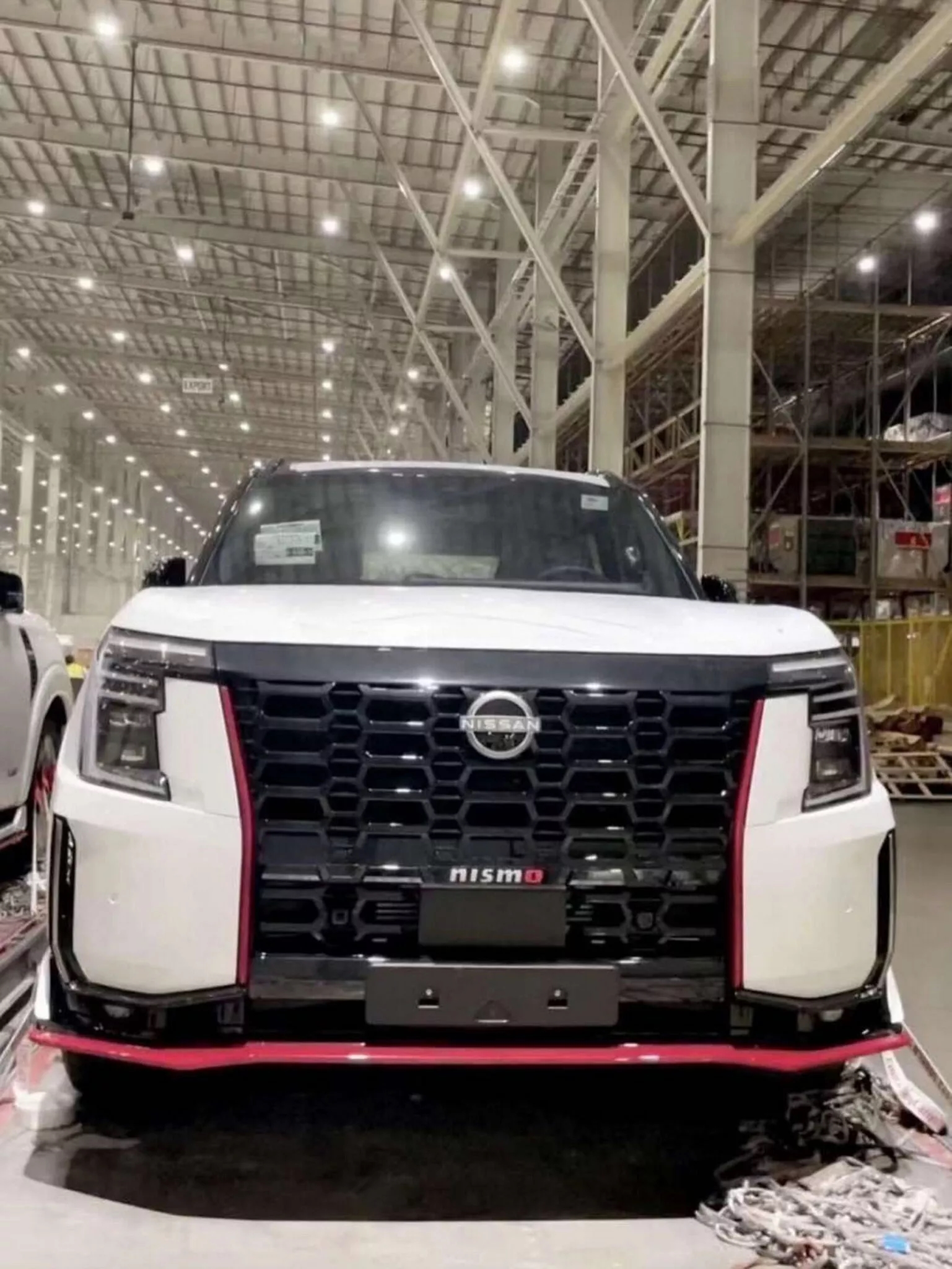 Nissan Patrol sắp về Việt Nam lộ bản thể thao với bodykit hầm hố, có chi tiết như xe đua F1, cạnh tranh Land Cruiser GR Sport- Ảnh 3.