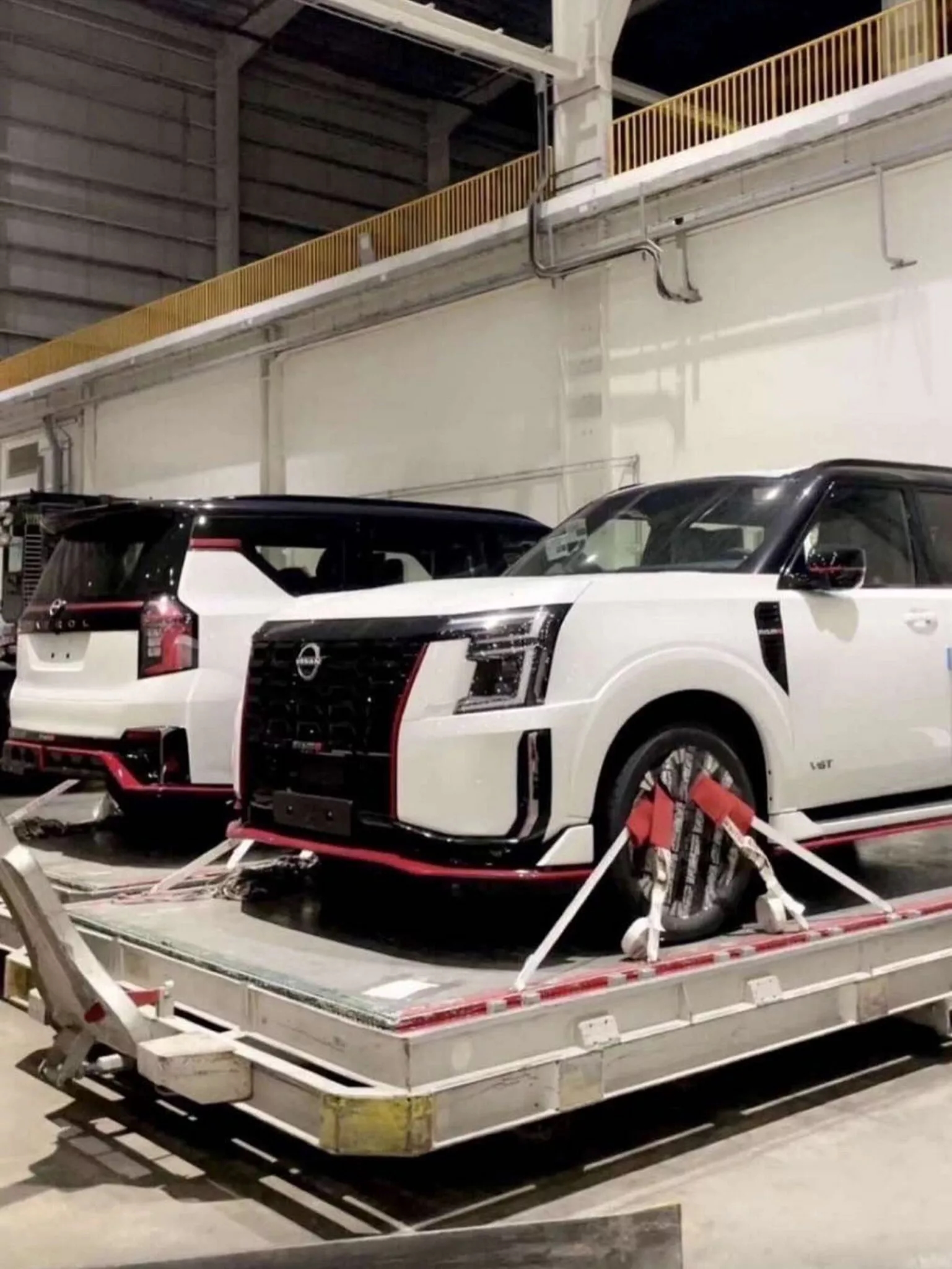 Nissan Patrol sắp về Việt Nam lộ bản thể thao với bodykit hầm hố, có chi tiết như xe đua F1, cạnh tranh Land Cruiser GR Sport- Ảnh 2. Nissan Patrol sắp về Việt Nam lộ bản thể thao với bodykit hầm hố, có chi tiết như xe đua F1, cạnh tranh Land Cruiser GR Sport- Ảnh 2.