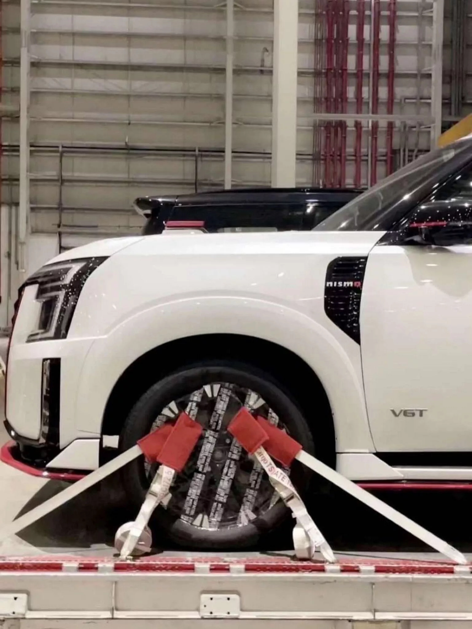 Nissan Patrol sắp về Việt Nam lộ bản thể thao với bodykit hầm hố, có chi tiết như xe đua F1, cạnh tranh Land Cruiser GR Sport- Ảnh 5.