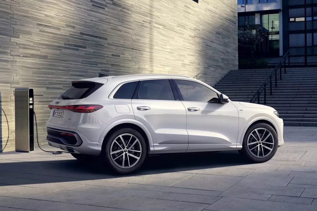 Audi Q5 có bản PHEV: Chạy 100km không cần xăng, sạc nhanh hơn laptop, phả hơi nóng lên GLC, X3- Ảnh 8.