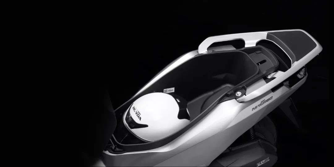 Honda sắp ra mắt xe tay ga thể thao mới: Mạnh mẽ, tiện nghi và đậm chất công nghệ- Ảnh 4. Honda sắp ra mắt xe tay ga thể thao mới: Mạnh mẽ, tiện nghi và đậm chất công nghệ- Ảnh 4.