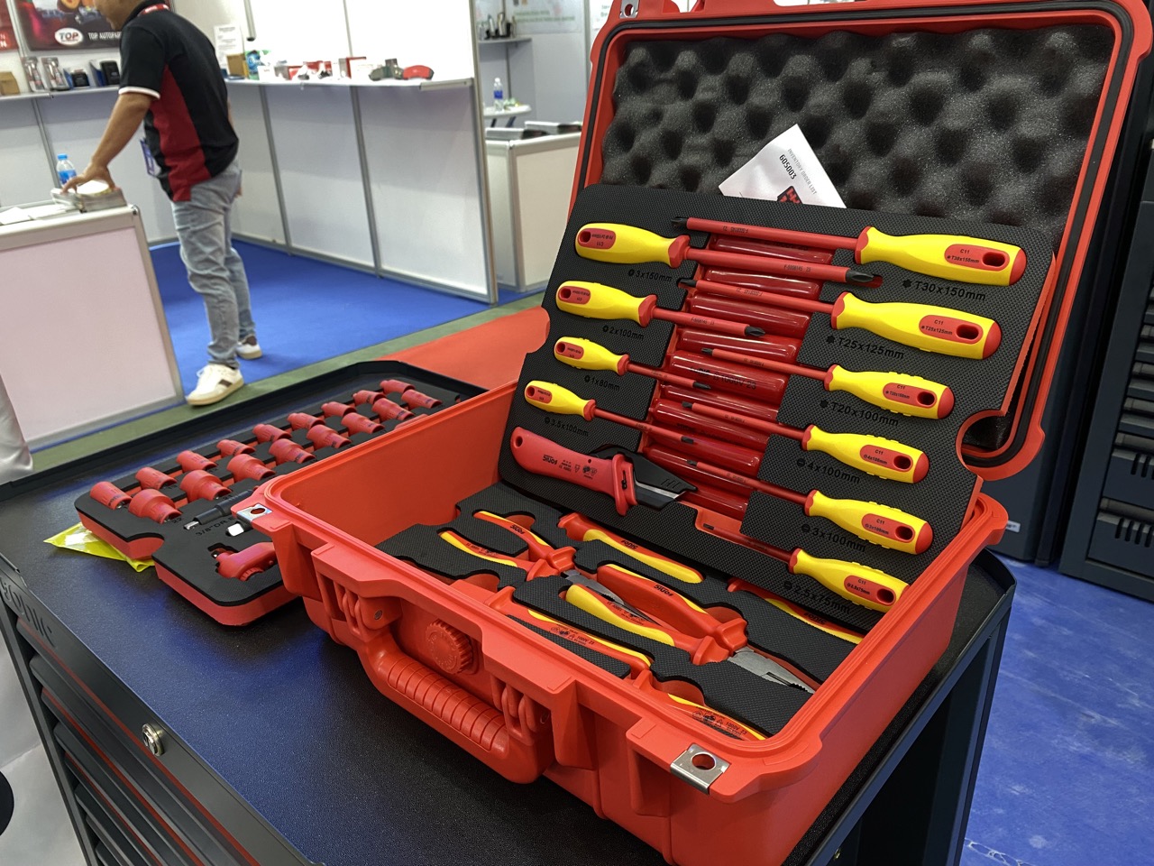 Triển lãm phụ trợ lớn nhất Việt Nam: Mitsubishi lạc giữa gần 200 thương hiệu chủ yếu tới từ Trung Quốc, vắng bóng VinFast- Ảnh 11. Triển lãm phụ trợ lớn nhất Việt Nam: Mitsubishi lạc giữa gần 200 thương hiệu chủ yếu tới từ Trung Quốc, vắng bóng VinFast- Ảnh 11.