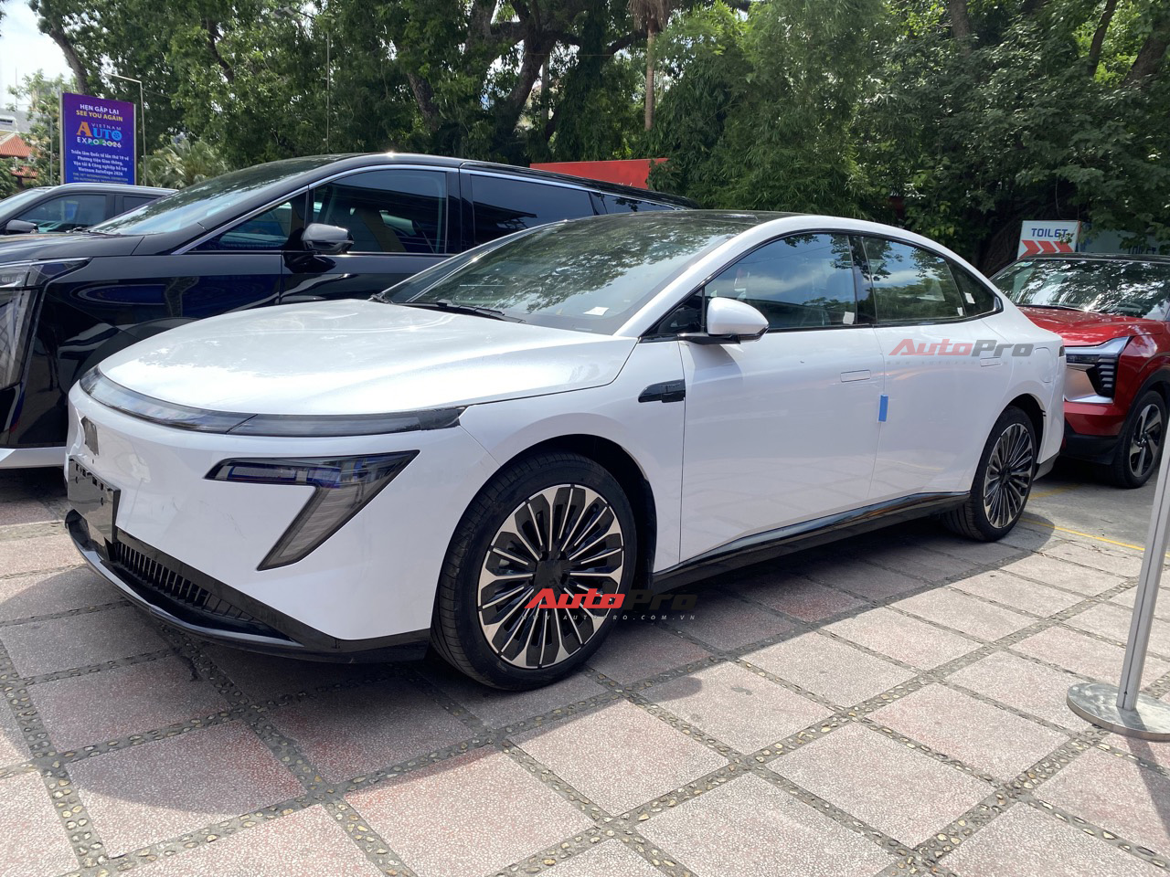 Nissan N7 lần đầu xuất hiện tại Việt Nam: Động cơ điện mạnh 215-268 mã lực, là xe trưng bày, xe hạng D nhưng giá quy đổi ngang Vios- Ảnh 3. Nissan N7 lần đầu xuất hiện tại Việt Nam: Động cơ điện mạnh 215-268 mã lực, là xe trưng bày, xe hạng D nhưng giá quy đổi ngang Vios- Ảnh 3.