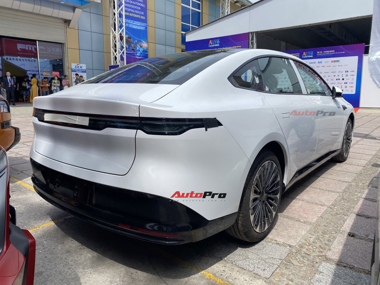 Nissan N7 lần đầu xuất hiện tại Việt Nam: Động cơ điện mạnh 215-268 mã lực, là xe trưng bày, xe hạng D nhưng giá quy đổi ngang Vios- Ảnh 6.