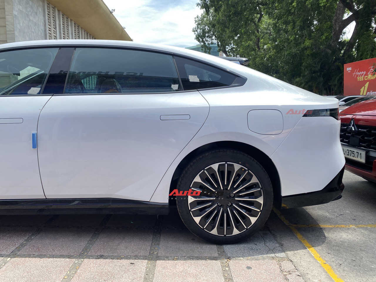 Nissan N7 lần đầu xuất hiện tại Việt Nam: Động cơ điện mạnh 215-268 mã lực, là xe trưng bày, xe hạng D nhưng giá quy đổi ngang Vios- Ảnh 11.