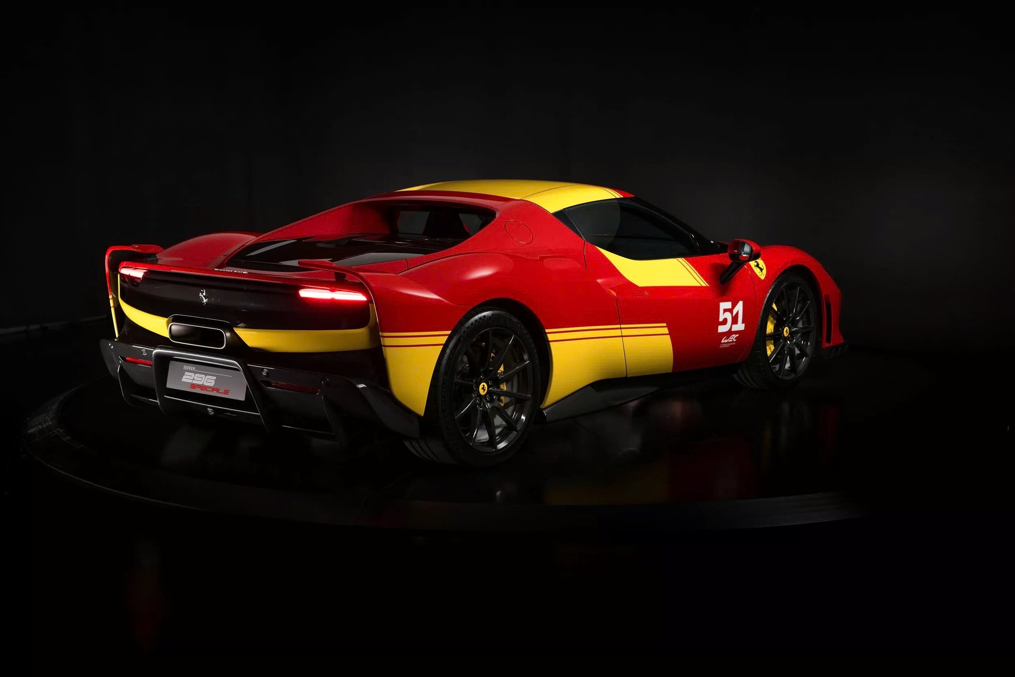 Ferrari ra mắt siêu xe mới nhất nhưng bạn không thể mua được nếu không làm nghề này- Ảnh 4. Ferrari ra mắt siêu xe mới nhất nhưng bạn không thể mua được nếu không làm nghề này- Ảnh 4.