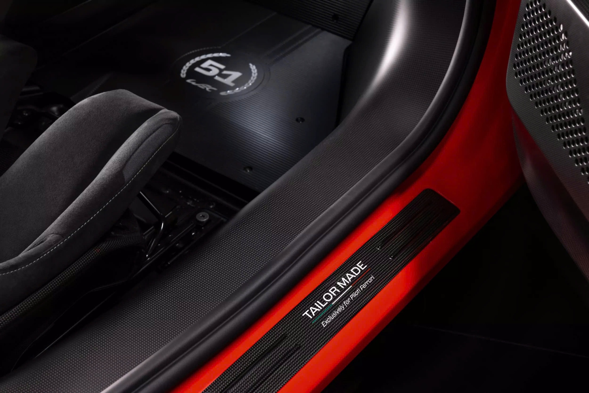 Ferrari ra mắt siêu xe mới nhất nhưng bạn không thể mua được nếu không làm nghề này- Ảnh 6. Ferrari ra mắt siêu xe mới nhất nhưng bạn không thể mua được nếu không làm nghề này- Ảnh 6.