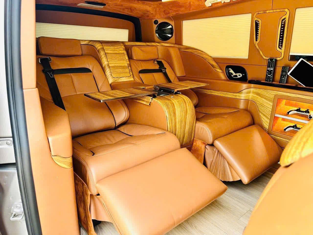 Rao Mercedes-Benz V-Class giá 1,2 tỷ đồng, người bán cho biết riêng tiền độ đã gần 1 tỷ với TV, két sắt, tủ lạnh, ghế 'chủ tịch' kiểu Maybach- Ảnh 4. Rao Mercedes-Benz V-Class giá 1,2 tỷ đồng, người bán cho biết riêng tiền độ đã gần 1 tỷ với TV, két sắt, tủ lạnh, ghế 'chủ tịch' kiểu Maybach- Ảnh 4.