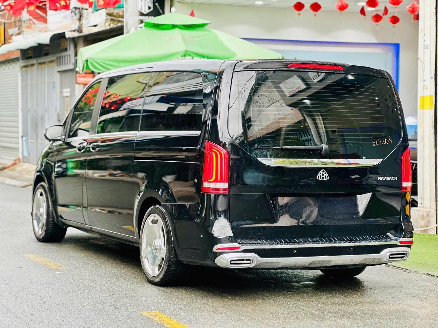 Rao Mercedes-Benz V-Class giá 1,2 tỷ đồng, người bán cho biết riêng tiền độ đã gần 1 tỷ với TV, két sắt, tủ lạnh, ghế 'chủ tịch' kiểu Maybach- Ảnh 3.