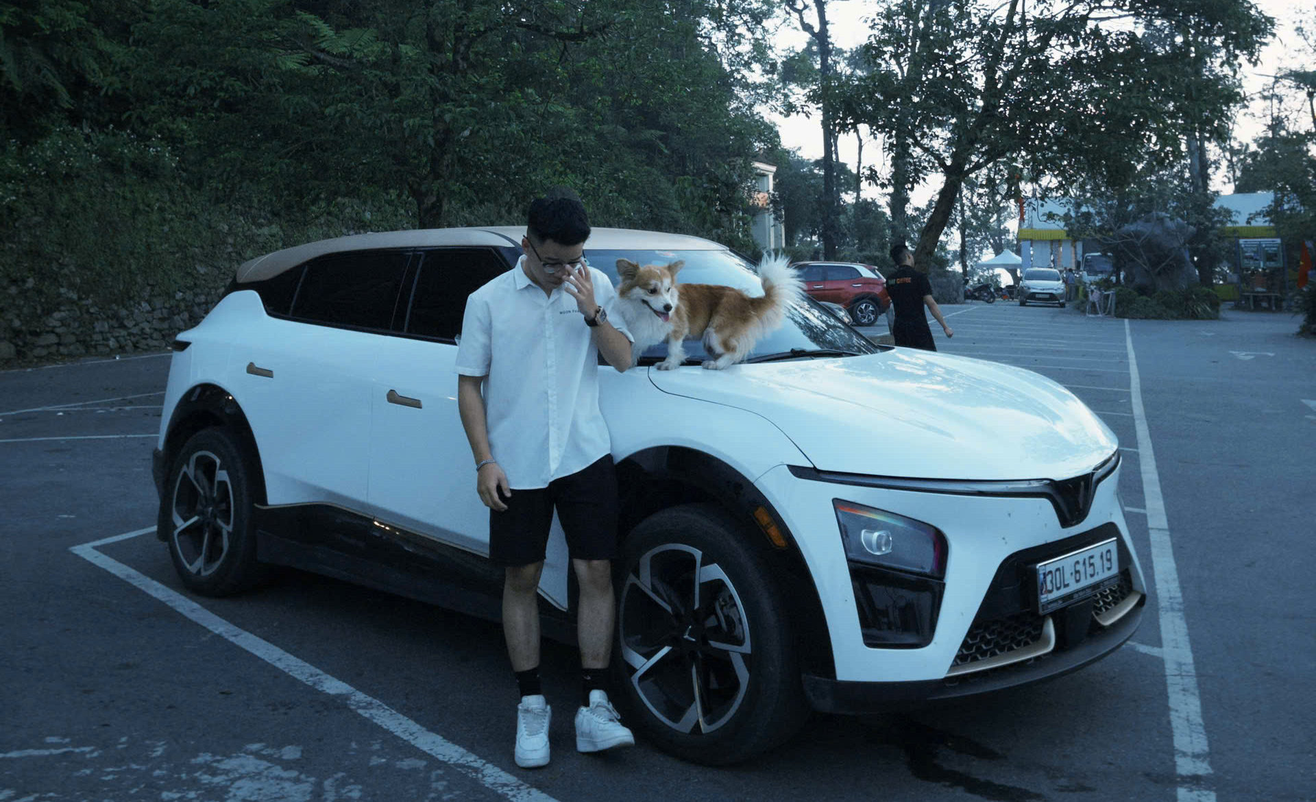 Gen Z xuyên Việt bằng VinFast VF 7: ‘Hết 200k, 3 đời xe Nhật không dám chơi xa, giờ 3 tháng đi 20.000km’- Ảnh 2. Gen Z xuyên Việt bằng VinFast VF 7: ‘Hết 200k, 3 đời xe Nhật không dám chơi xa, giờ 3 tháng đi 20.000km’- Ảnh 2.