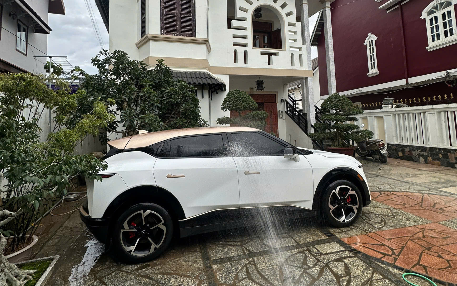 Gen Z xuyên Việt bằng VinFast VF 7: ‘Hết 200k, 3 đời xe Nhật không dám chơi xa, giờ 3 tháng đi 20.000km’- Ảnh 4. Gen Z xuyên Việt bằng VinFast VF 7: ‘Hết 200k, 3 đời xe Nhật không dám chơi xa, giờ 3 tháng đi 20.000km’- Ảnh 4.