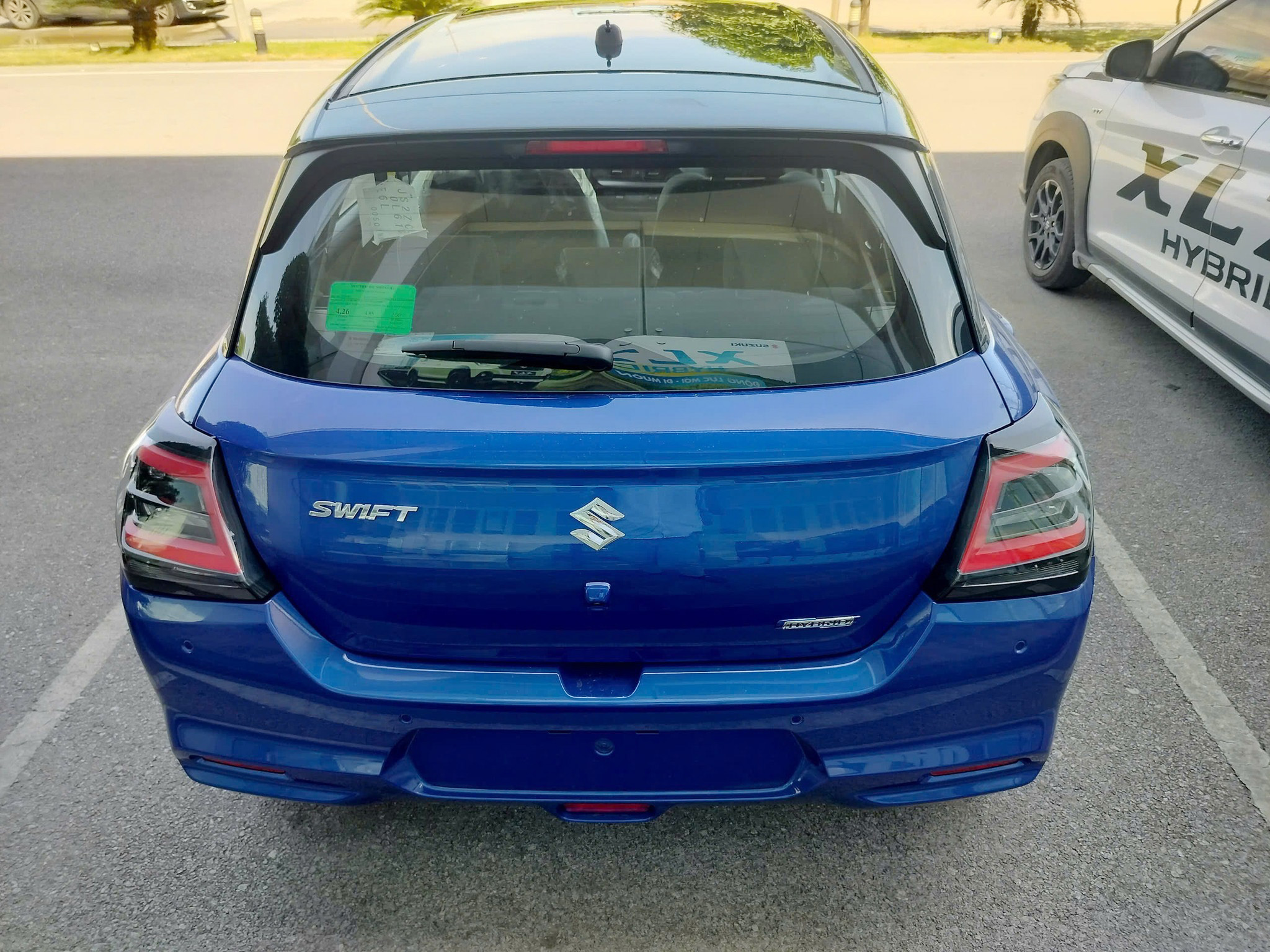 Ảnh thực tế Suzuki Swift 2025 đã về đại lý trước ra mắt: Màn hình lớn, sưởi ghế, có ADAS và hybrid cạnh tranh Mazda2- Ảnh 9.