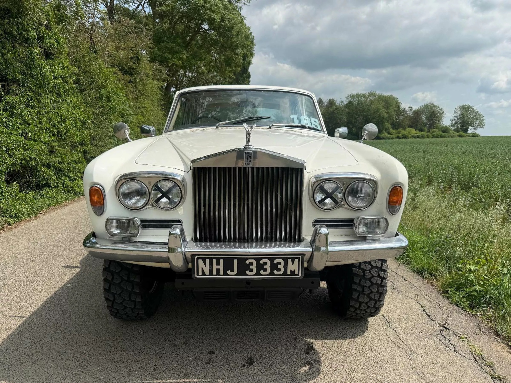 Rolls-Royce 'xin' gầm Mitsubishi để off-road, 1 bình xăng chạy tới 2.000km, giá quy đổi chỉ hơn 600 triệu- Ảnh 8.