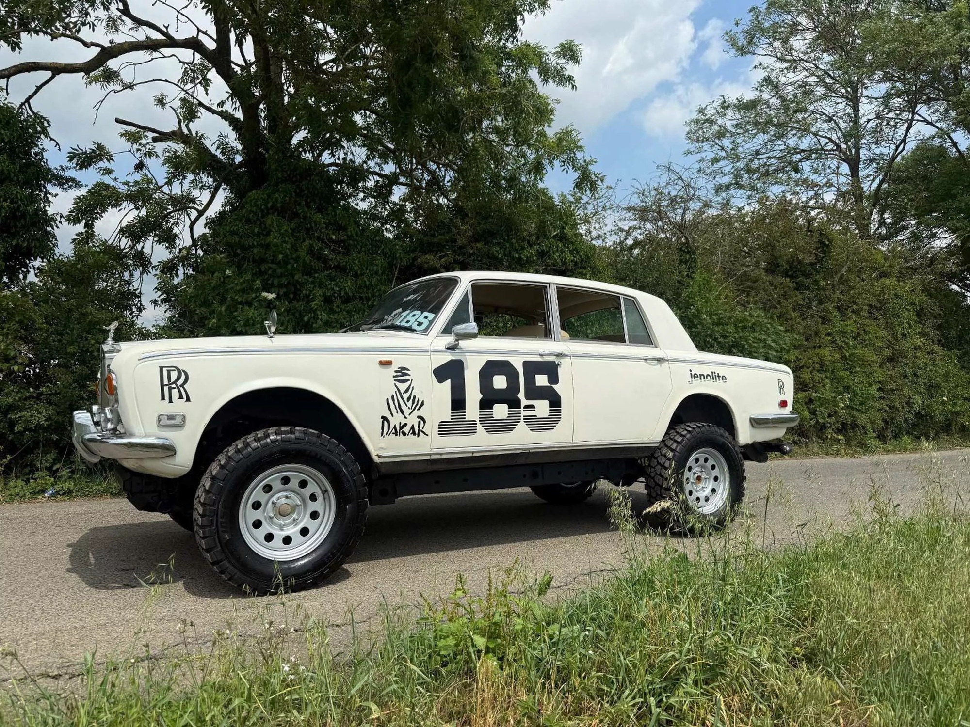 Rolls-Royce 'xin' gầm Mitsubishi để off-road, 1 bình xăng chạy tới 2.000km, giá quy đổi chỉ hơn 600 triệu- Ảnh 9.