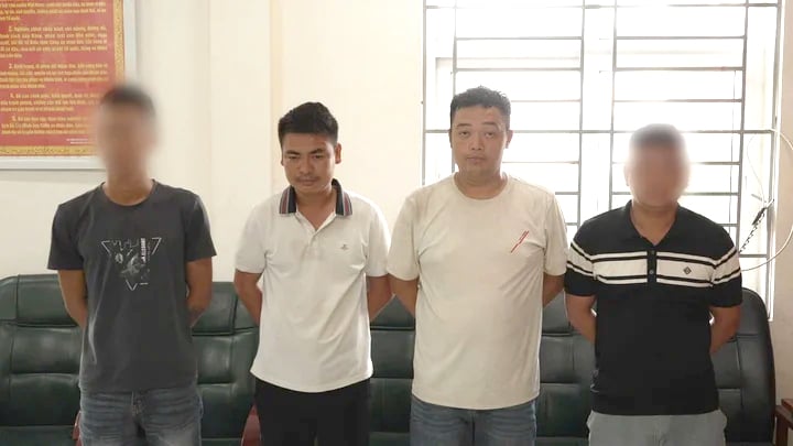 Lái xe taxi 'chặt chém' 4,2 triệu/cuốc xe: 'Tôi thấy họ dễ quá mới thu giá cao'- Ảnh 1. Lái xe taxi 'chặt chém' 4,2 triệu/cuốc xe: 'Tôi thấy họ dễ quá mới thu giá cao'- Ảnh 1.