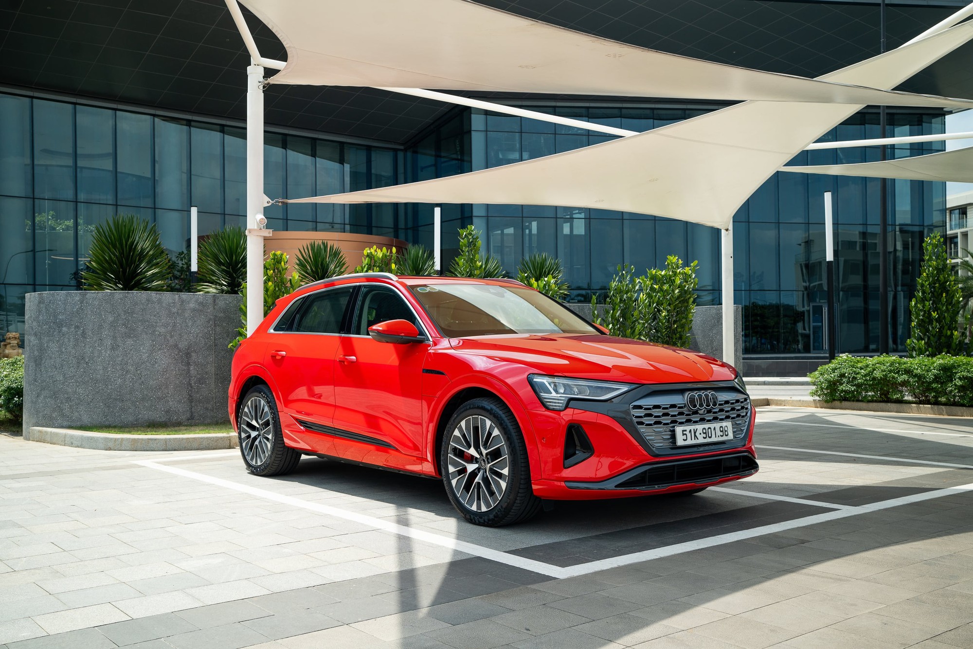 Sếp Audi: 'Hãng dừng kế hoạch chỉ sản xuất xe điện trong tương lai, đang quay lại phát triển xe xăng'- Ảnh 2. Sếp Audi: 'Hãng dừng kế hoạch chỉ sản xuất xe điện trong tương lai, đang quay lại phát triển xe xăng'- Ảnh 2.