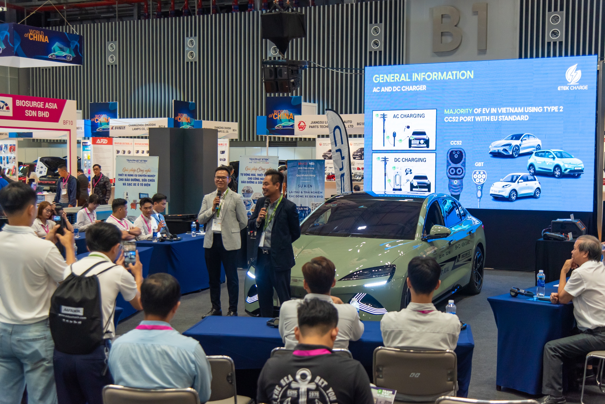 Dạo một vòng triển lãm Automechanika 2025: Gần 1.000 gian hàng, vào cửa miễn phí, nhiều 'đồ chơi' dành cho ai thích độ xe- Ảnh 2. Dạo một vòng triển lãm Automechanika 2025: Gần 1.000 gian hàng, vào cửa miễn phí, nhiều 'đồ chơi' dành cho ai thích độ xe- Ảnh 2.